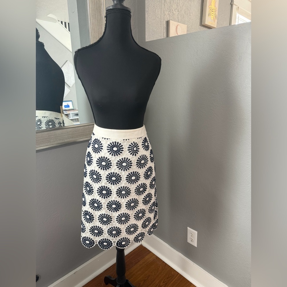 Antonio Melani  Beachy A-line mini skirt navy white crochet overlay Size 14.
